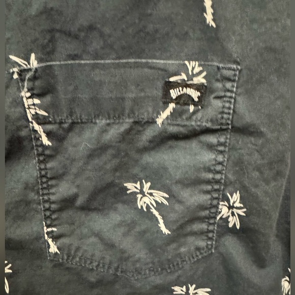 2 Short-Sleeve Button-Up Shirts - Size Small - Billabong & George - Picture 4 of 8